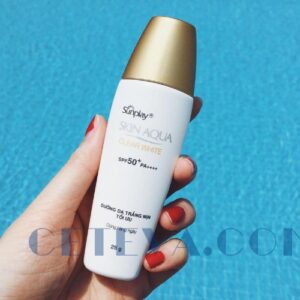 Kem chống nắng Skin Aqua Nắp Vàng có kết cấu nhẹ nhàng, dễ thẩm thấu