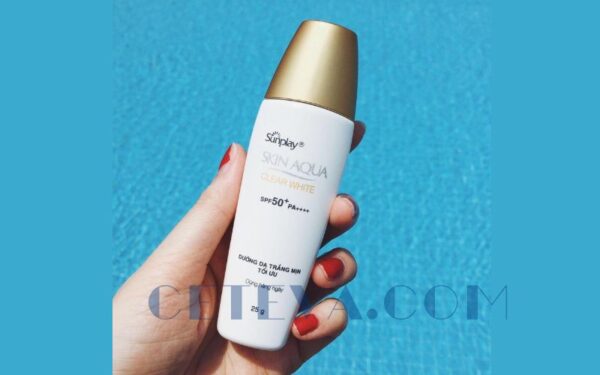 Kem chống nắng Skin Aqua Nắp Vàng có kết cấu nhẹ nhàng, dễ thẩm thấu